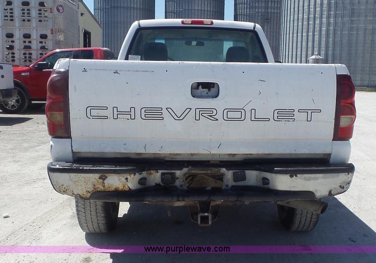 image for item K7748 2003 Chevrolet Silverado 2500 HD pickup truck