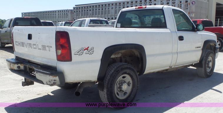 image for item K7748 2003 Chevrolet Silverado 2500 HD pickup truck