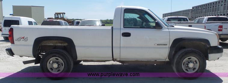 image for item K7748 2003 Chevrolet Silverado 2500 HD pickup truck