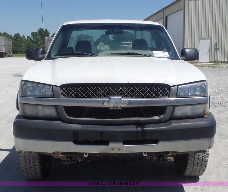 image for item K7748 2003 Chevrolet Silverado 2500 HD pickup truck