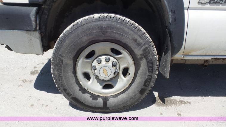 image for item K7748 2003 Chevrolet Silverado 2500 HD pickup truck