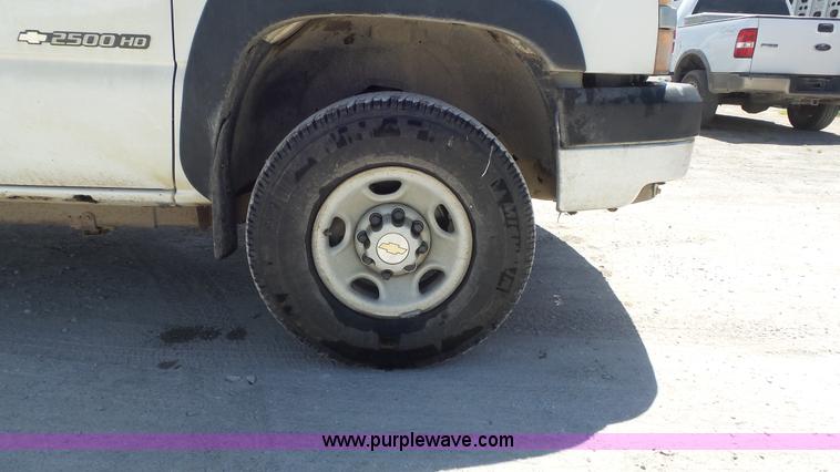 image for item K7748 2003 Chevrolet Silverado 2500 HD pickup truck