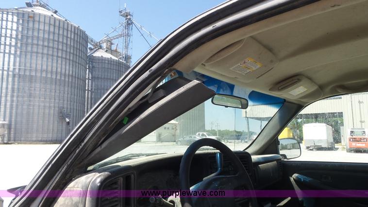 image for item K7748 2003 Chevrolet Silverado 2500 HD pickup truck