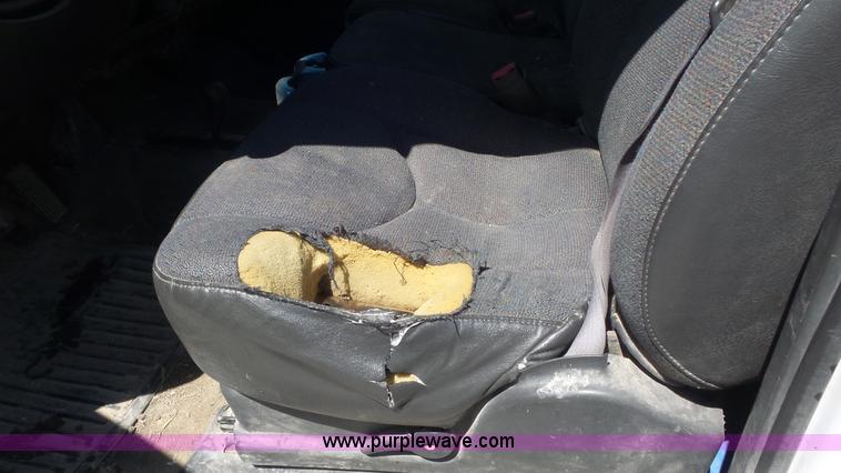 image for item K7748 2003 Chevrolet Silverado 2500 HD pickup truck