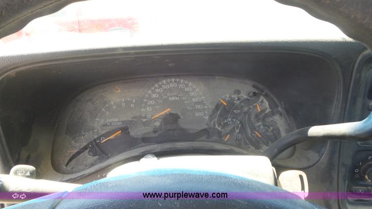 image for item K7748 2003 Chevrolet Silverado 2500 HD pickup truck