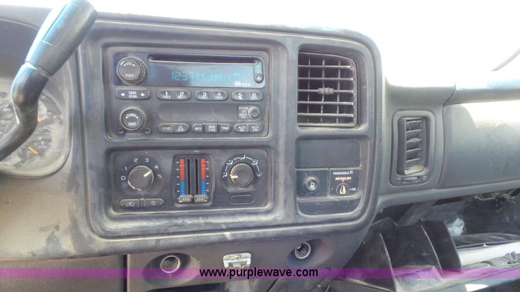 image for item K7748 2003 Chevrolet Silverado 2500 HD pickup truck