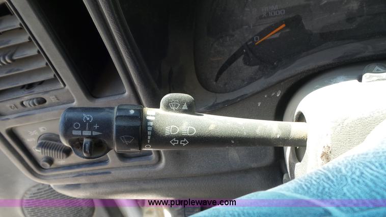 image for item K7748 2003 Chevrolet Silverado 2500 HD pickup truck