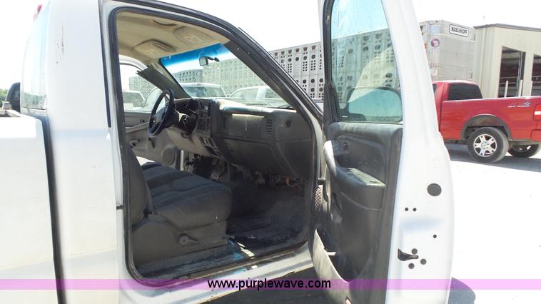 image for item K7748 2003 Chevrolet Silverado 2500 HD pickup truck