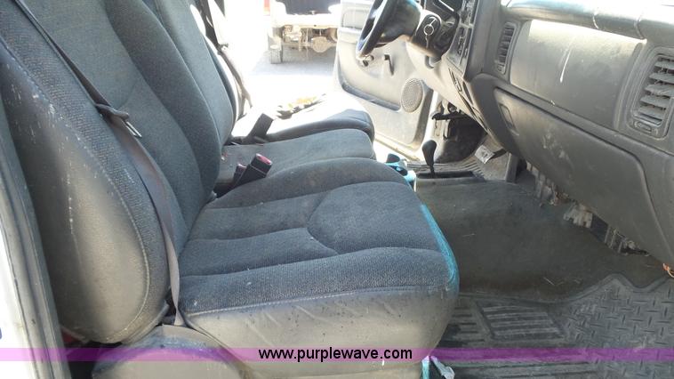 image for item K7748 2003 Chevrolet Silverado 2500 HD pickup truck