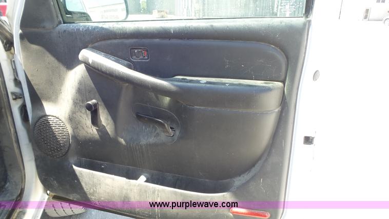 image for item K7748 2003 Chevrolet Silverado 2500 HD pickup truck