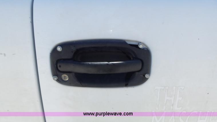 image for item K7748 2003 Chevrolet Silverado 2500 HD pickup truck