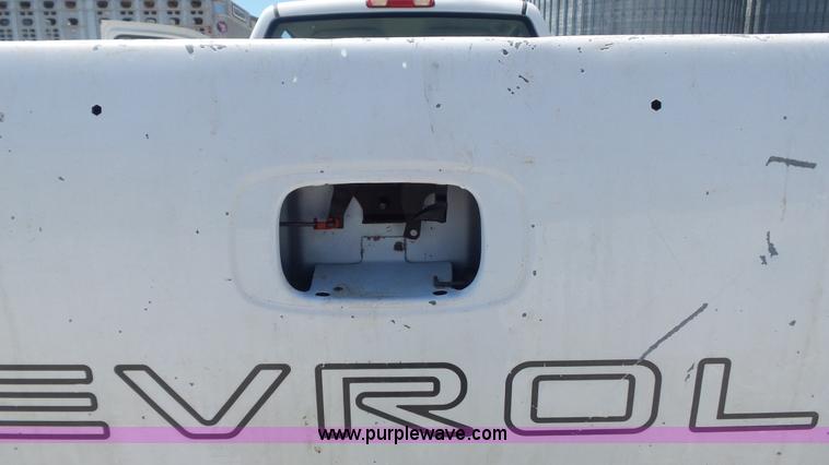 image for item K7748 2003 Chevrolet Silverado 2500 HD pickup truck