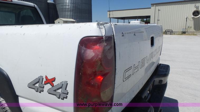 image for item K7748 2003 Chevrolet Silverado 2500 HD pickup truck