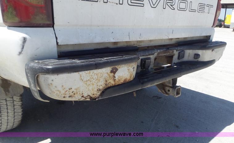 image for item K7748 2003 Chevrolet Silverado 2500 HD pickup truck