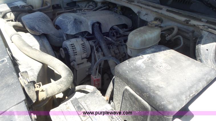 image for item K7748 2003 Chevrolet Silverado 2500 HD pickup truck