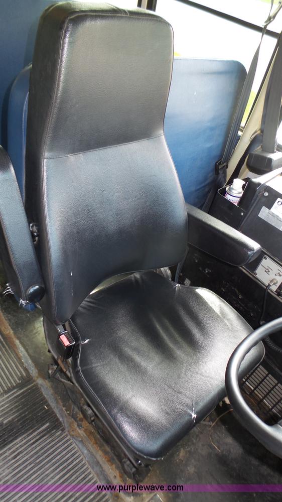 image for item K8313 1998 International 3800 school bus