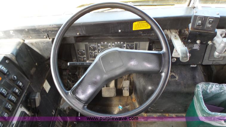 image for item K8313 1998 International 3800 school bus