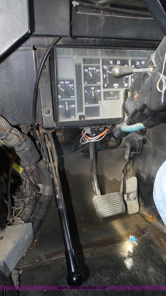 image for item K8313 1998 International 3800 school bus