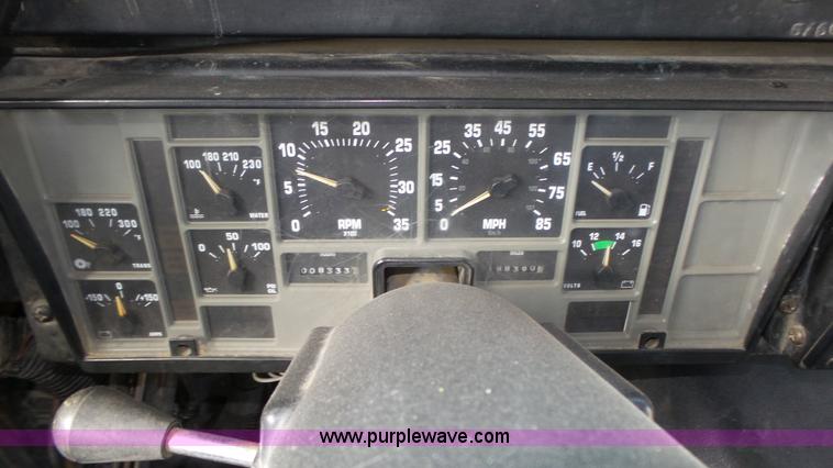 image for item K8313 1998 International 3800 school bus