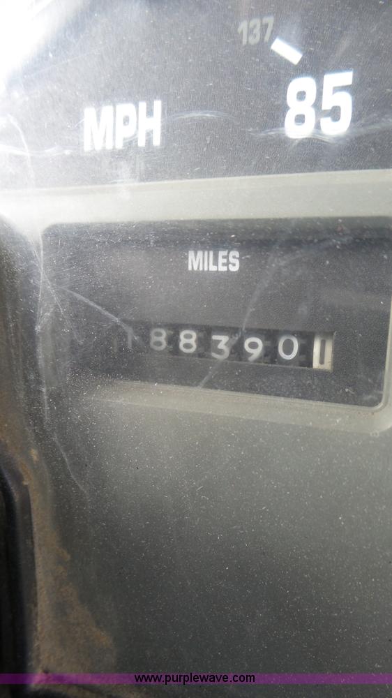 image for item K8313 1998 International 3800 school bus