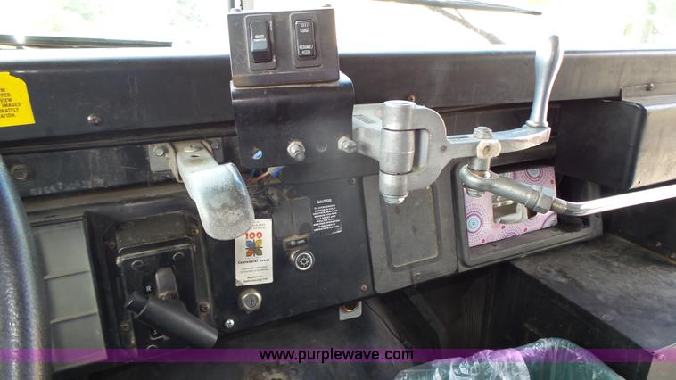 image for item K8313 1998 International 3800 school bus