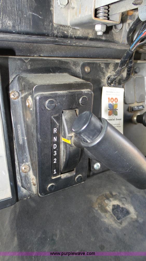 image for item K8313 1998 International 3800 school bus