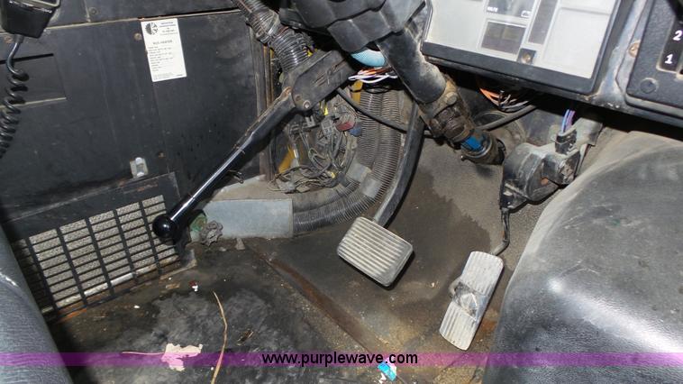 image for item K8313 1998 International 3800 school bus