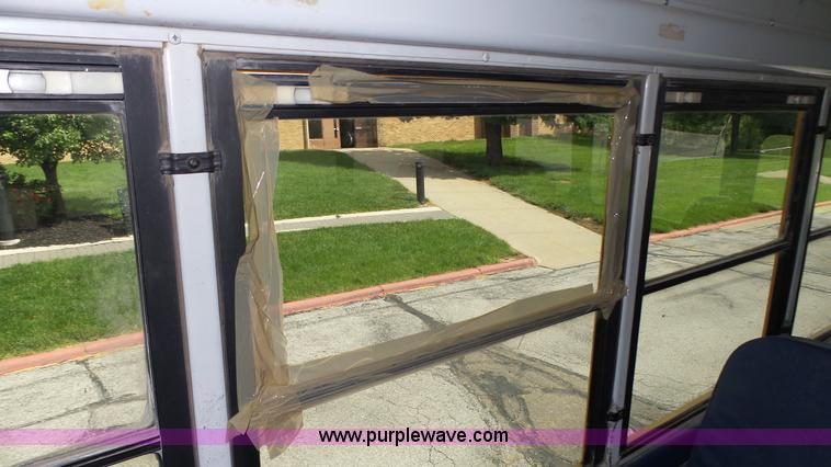 image for item K8313 1998 International 3800 school bus