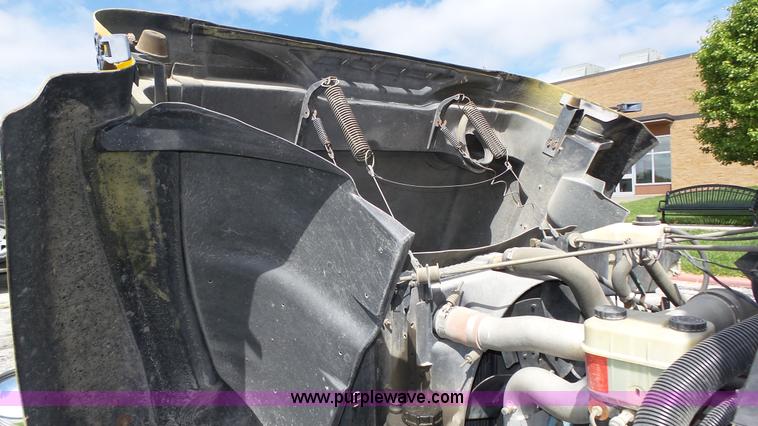 image for item K8313 1998 International 3800 school bus