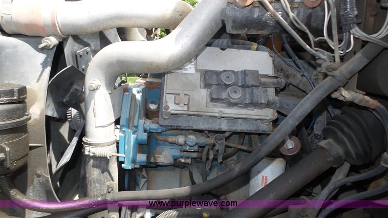 image for item K8313 1998 International 3800 school bus