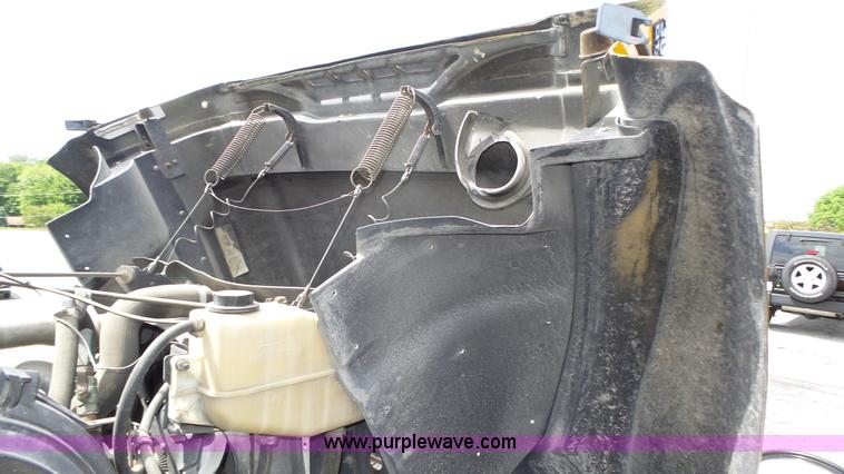 image for item K8313 1998 International 3800 school bus