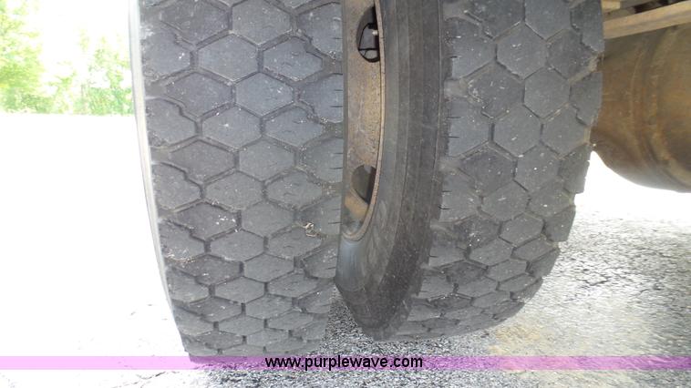 image for item K8313 1998 International 3800 school bus