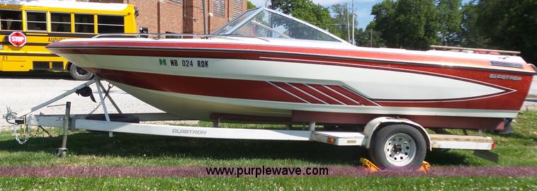 image for item K8323 1988 Glastron SSV-199 boat