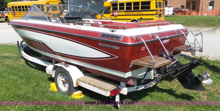 image for item K8323 1988 Glastron SSV-199 boat