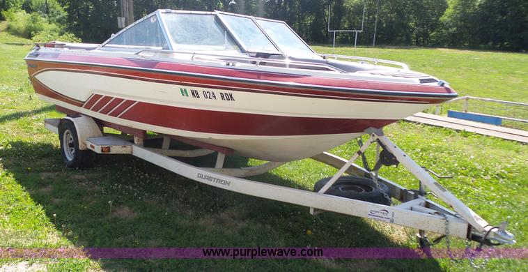 image for item K8323 1988 Glastron SSV-199 boat