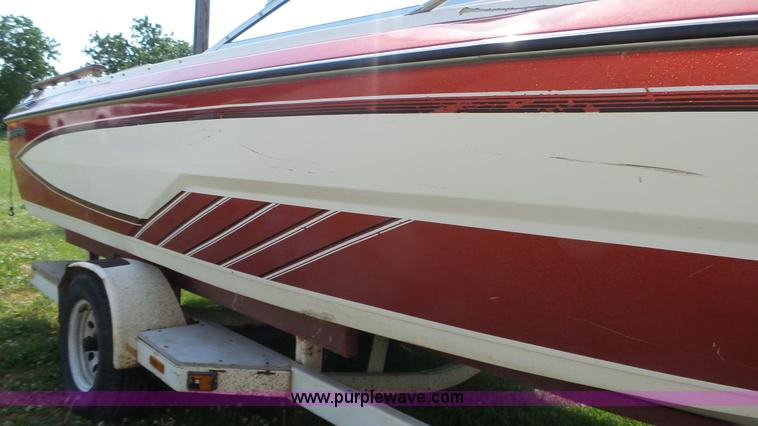 image for item K8323 1988 Glastron SSV-199 boat