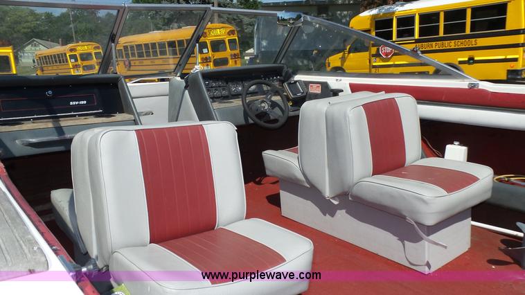 image for item K8323 1988 Glastron SSV-199 boat