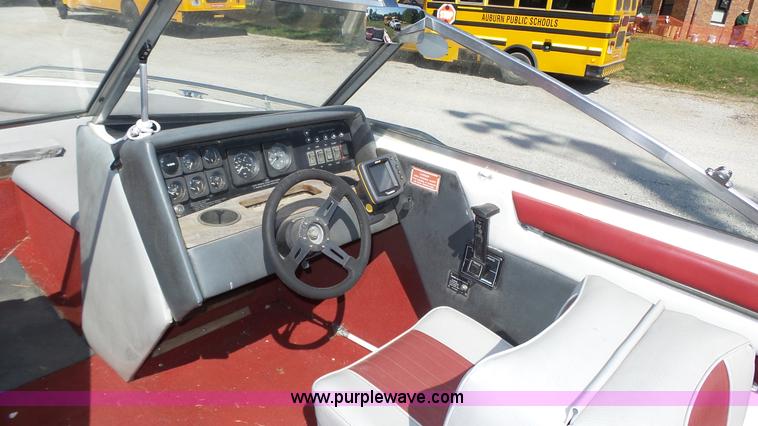 image for item K8323 1988 Glastron SSV-199 boat