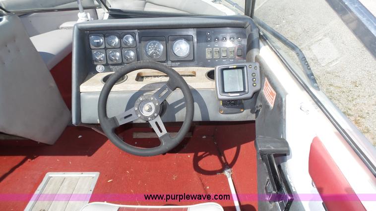 image for item K8323 1988 Glastron SSV-199 boat