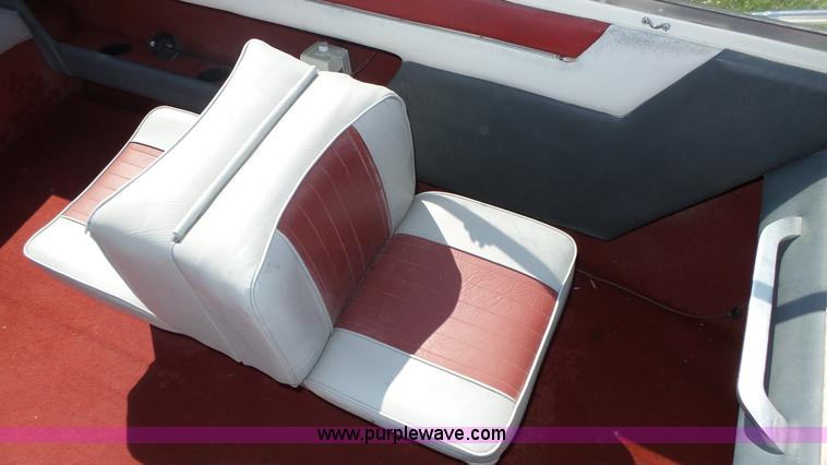 image for item K8323 1988 Glastron SSV-199 boat