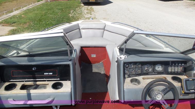 image for item K8323 1988 Glastron SSV-199 boat