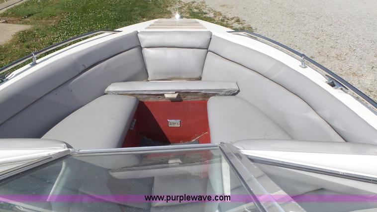 image for item K8323 1988 Glastron SSV-199 boat