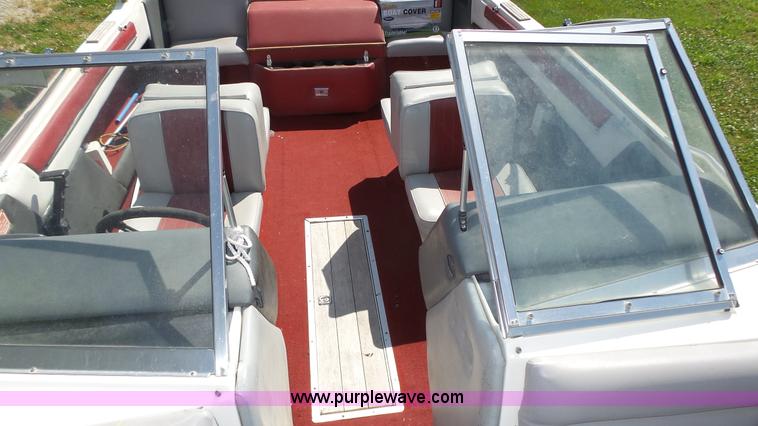 image for item K8323 1988 Glastron SSV-199 boat