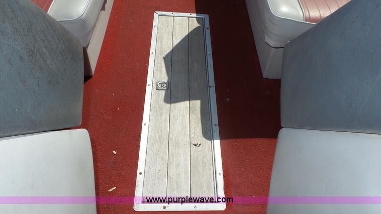 image for item K8323 1988 Glastron SSV-199 boat