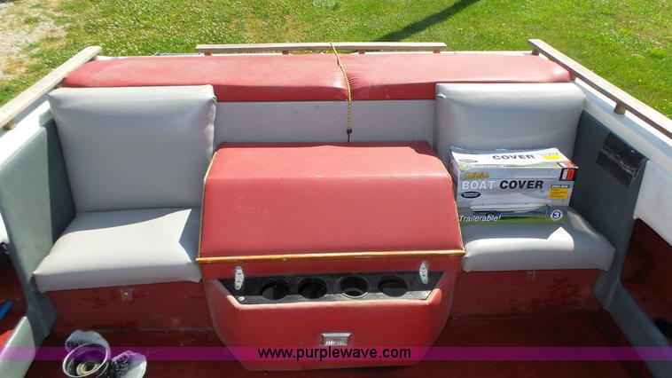 image for item K8323 1988 Glastron SSV-199 boat