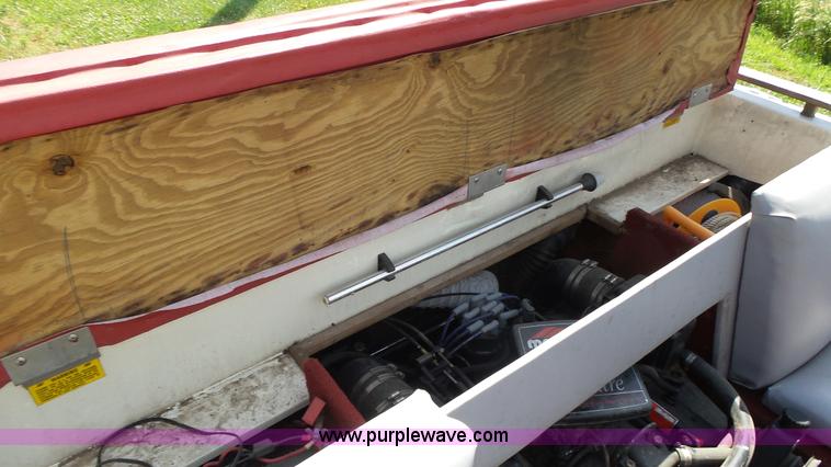 image for item K8323 1988 Glastron SSV-199 boat