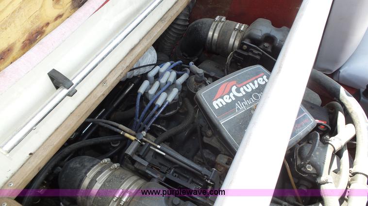 image for item K8323 1988 Glastron SSV-199 boat