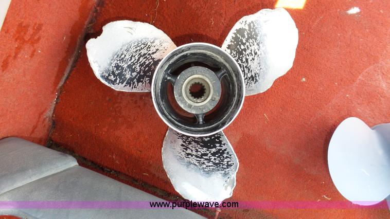 image for item K8323 1988 Glastron SSV-199 boat