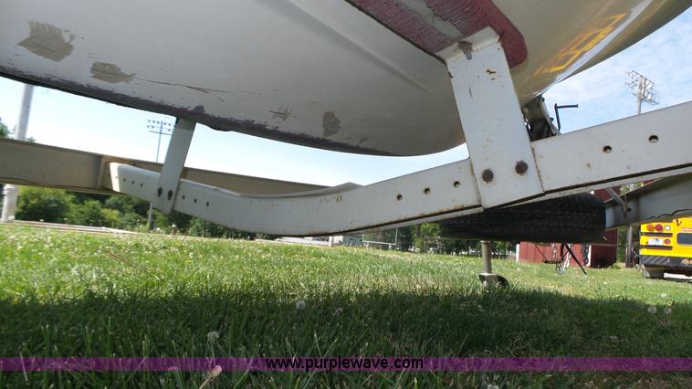 image for item K8323 1988 Glastron SSV-199 boat