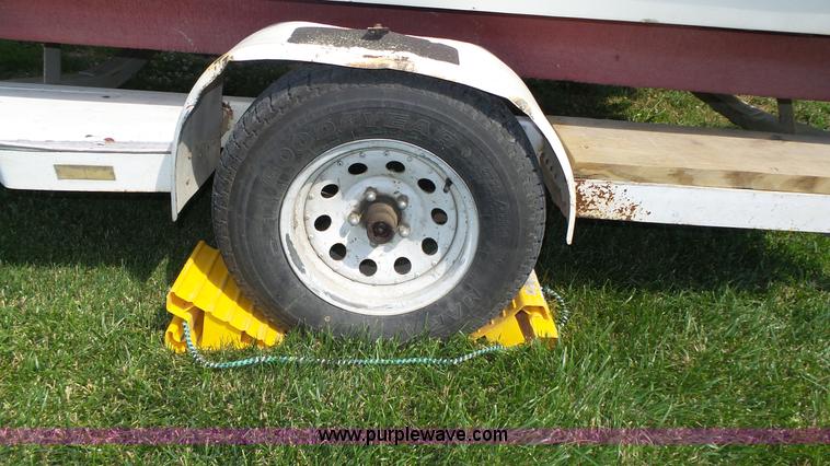 image for item K8323 1988 Glastron SSV-199 boat